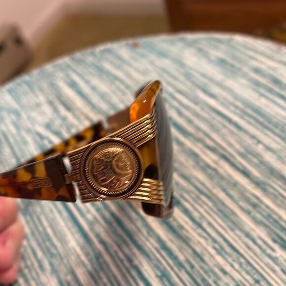 FENDI Vintage Classic Tortoise Shell Sunglasses - Picture 7 of 9